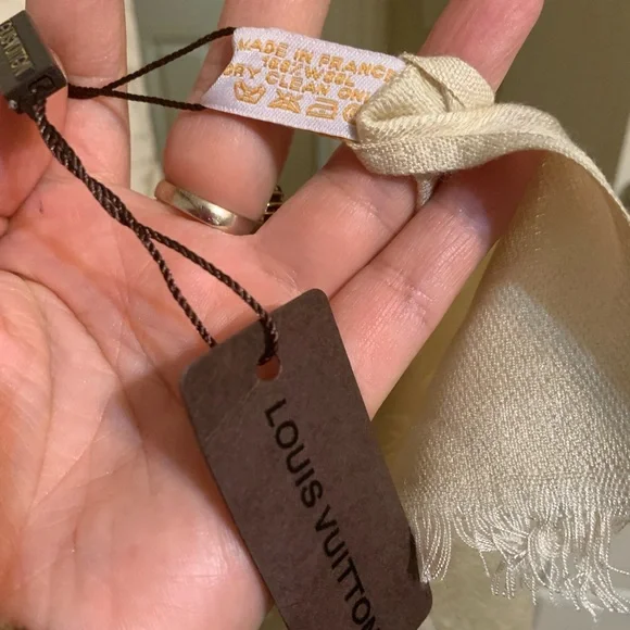 “Louis Vuitton” Scarf shawl 68"x27" new with tag - Picture 3 of 4